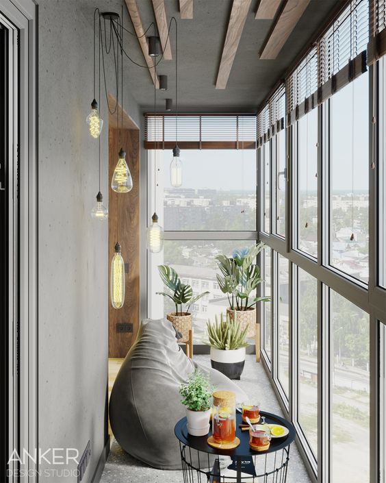 Дизайн маленького балкона з панорамними вікнами
