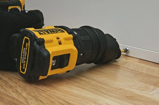 Шуруповерт DeWALT DCD803